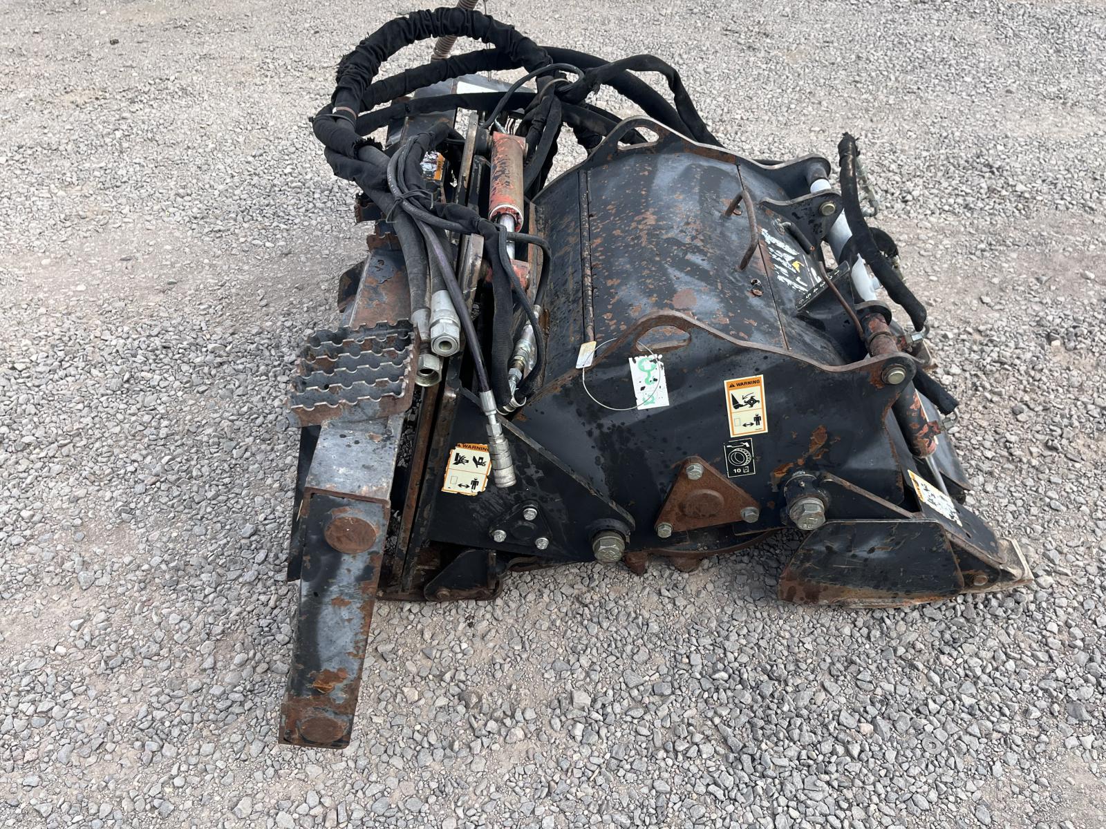 ./imagenes/INVOICE/2019/14505/PERFILADORA PARA MINICARGADOR CATERPILLAR PC6 (4).JPG